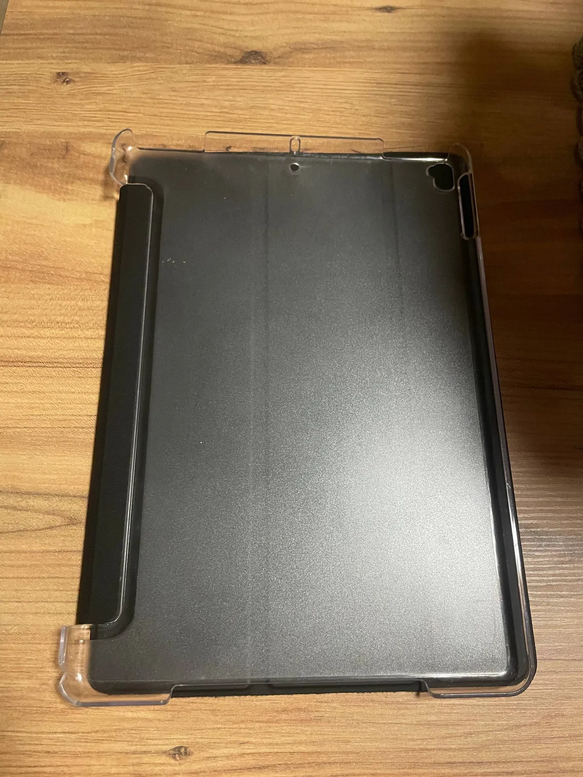 IPad 8-го поколения 32 ГБ с чехлом-подставкой 3