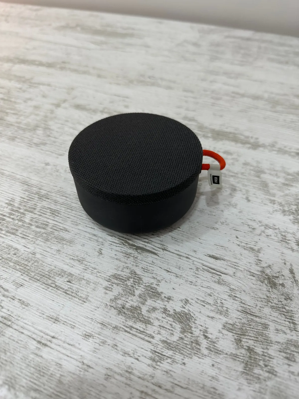 Компьютерная мышь Razer и портативная колонка Xiaomi 4