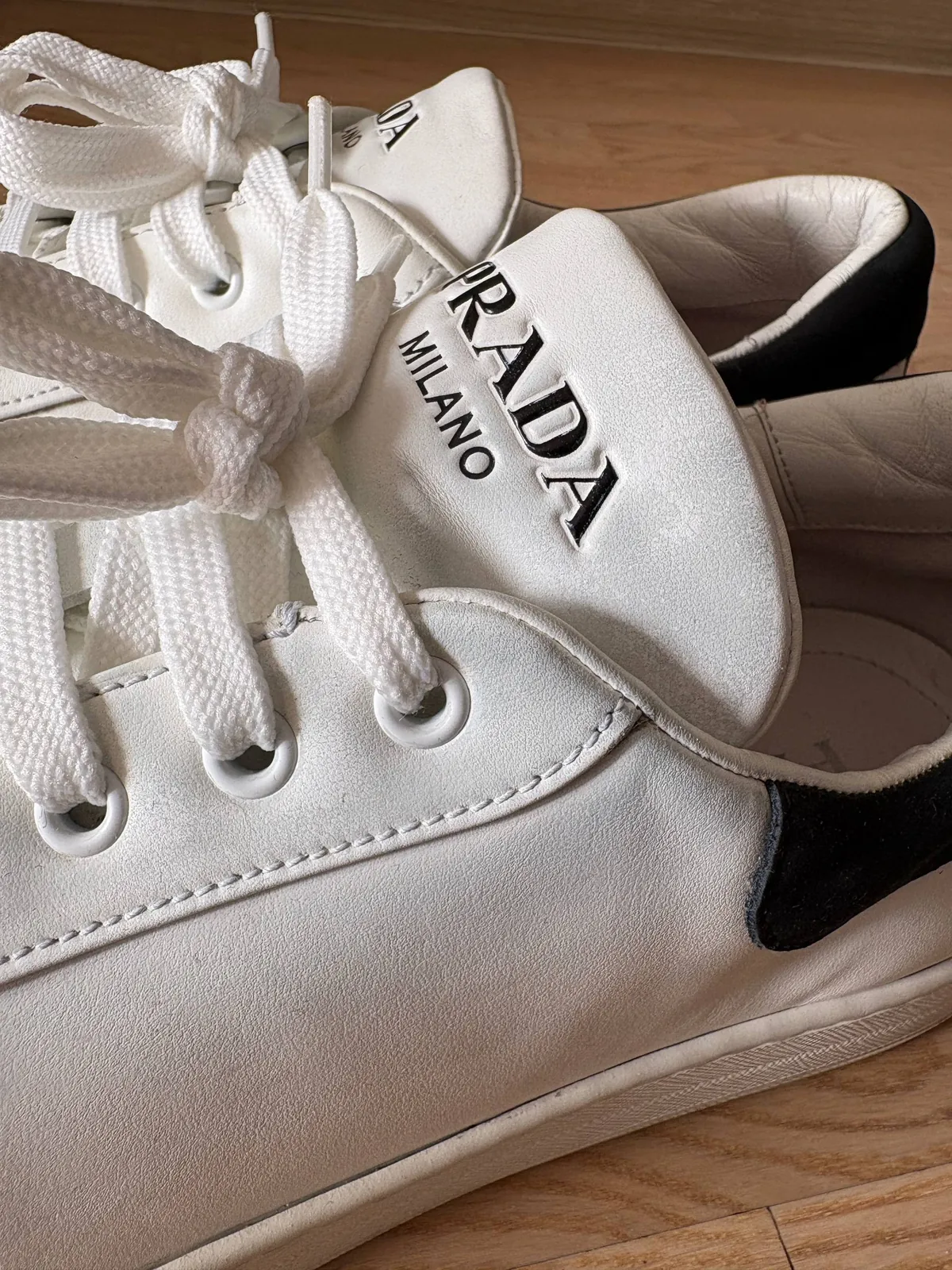 Кроссовки Prada белые кожаные 5