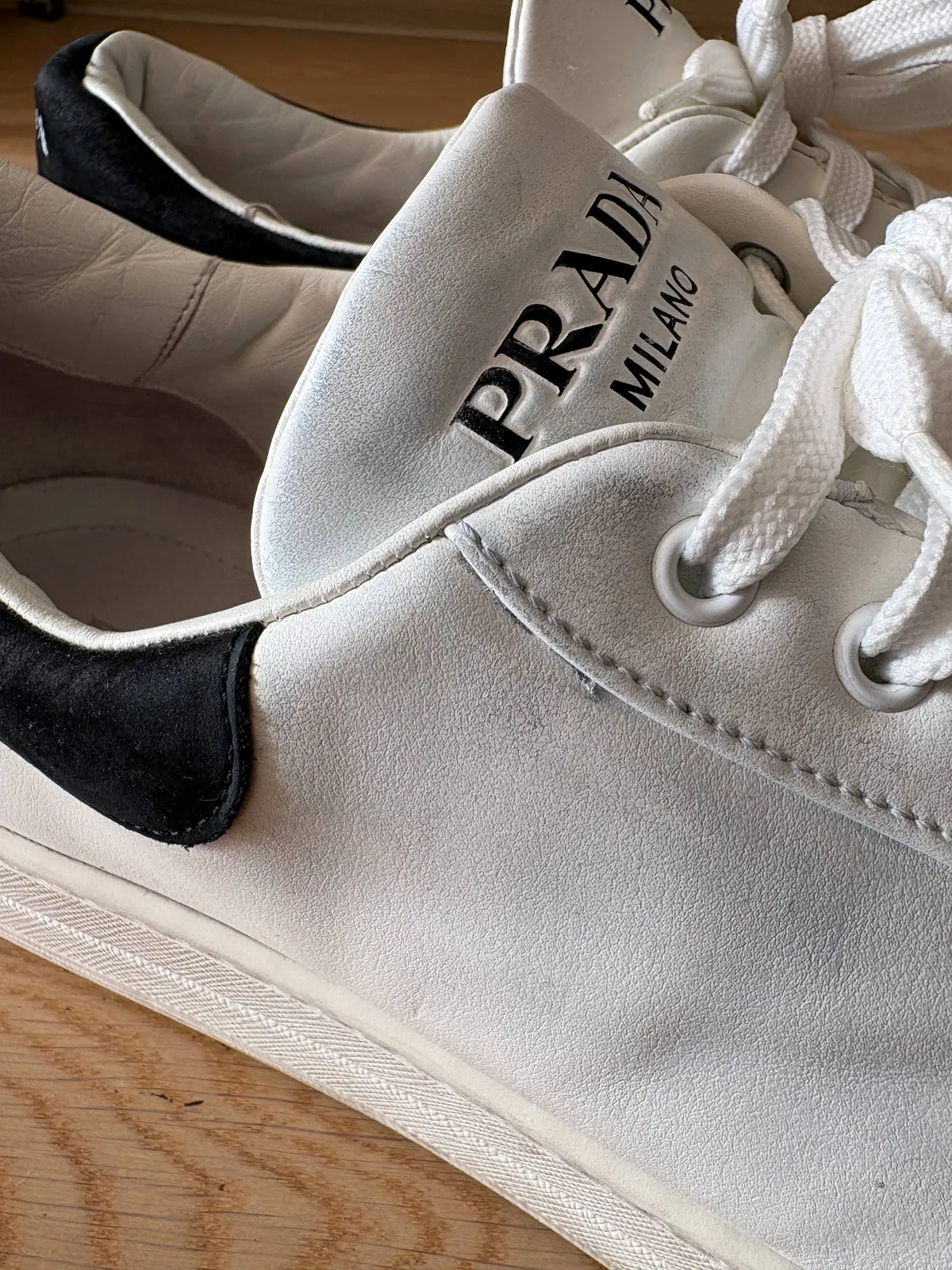 Кроссовки Prada белые кожаные 6