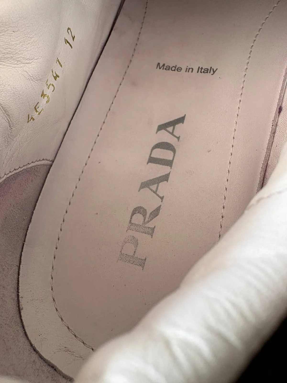 Кроссовки Prada белые кожаные 4