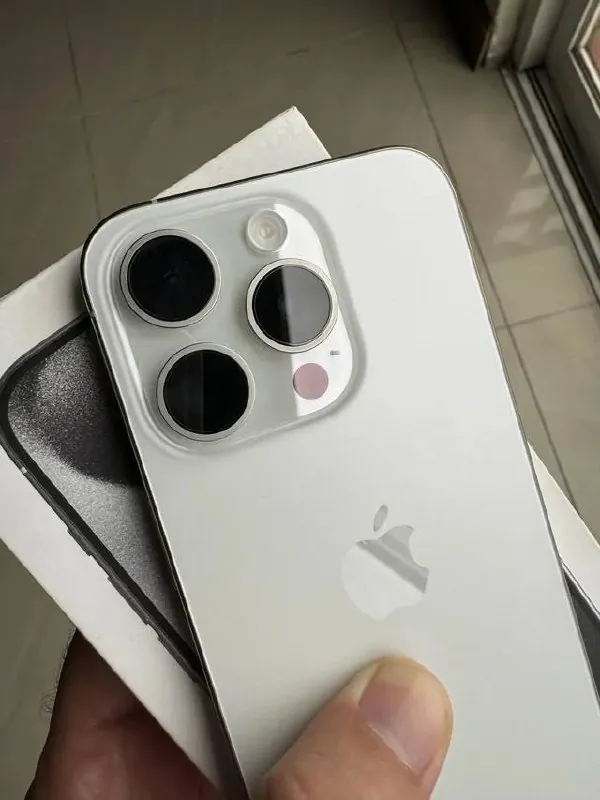 IPhone 15 Pro Max 256GB белый 1