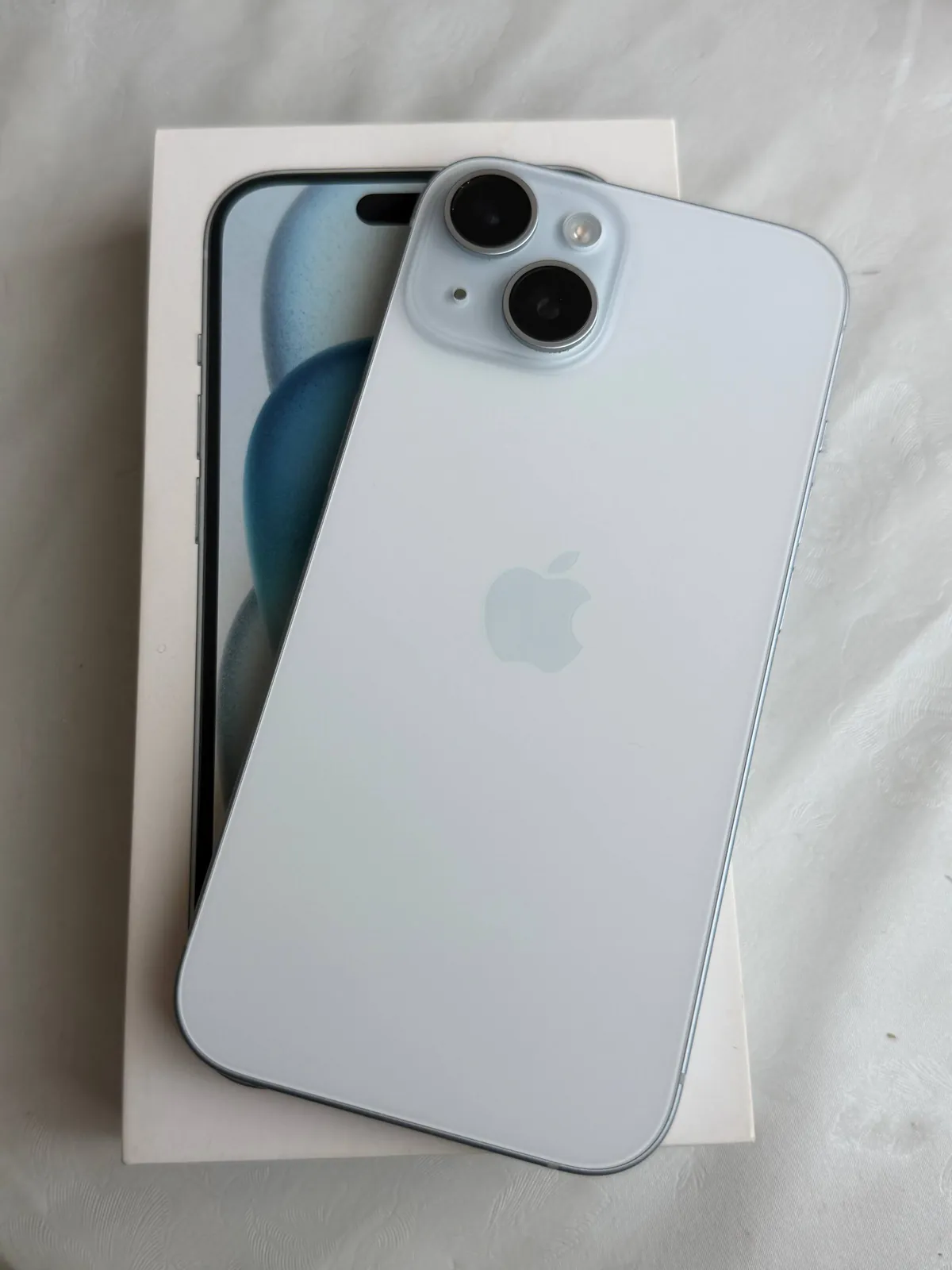 Смартфон iPhone 15 256GB, батарея 69% 1