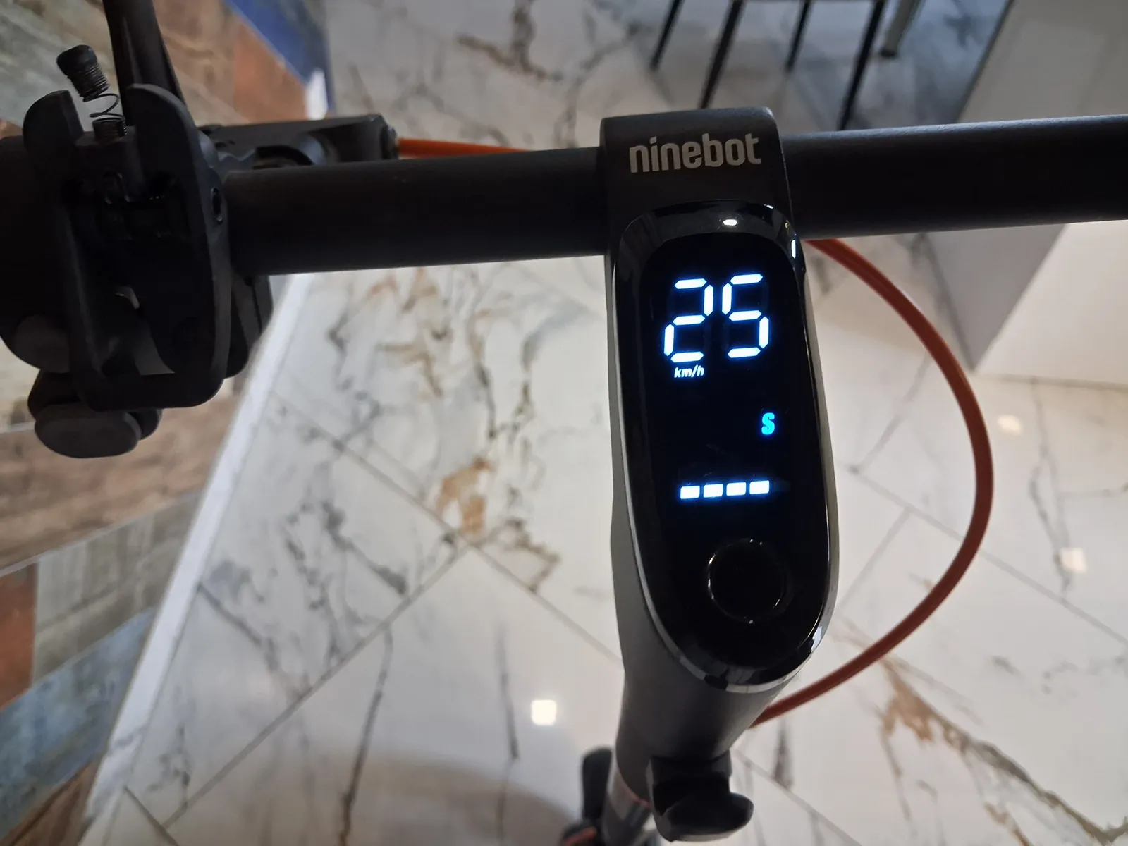 Электросамокат Ninebot F2 Pro, хорошее состояние 2