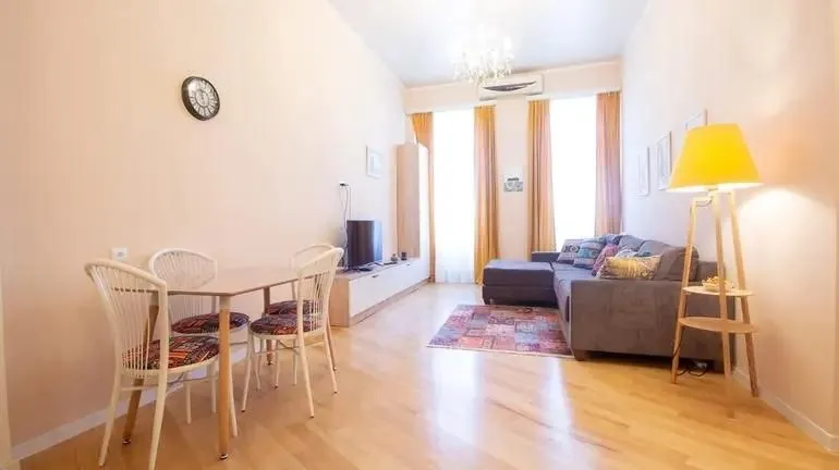 Квартира 85 м² с балконом в Чугурети 1