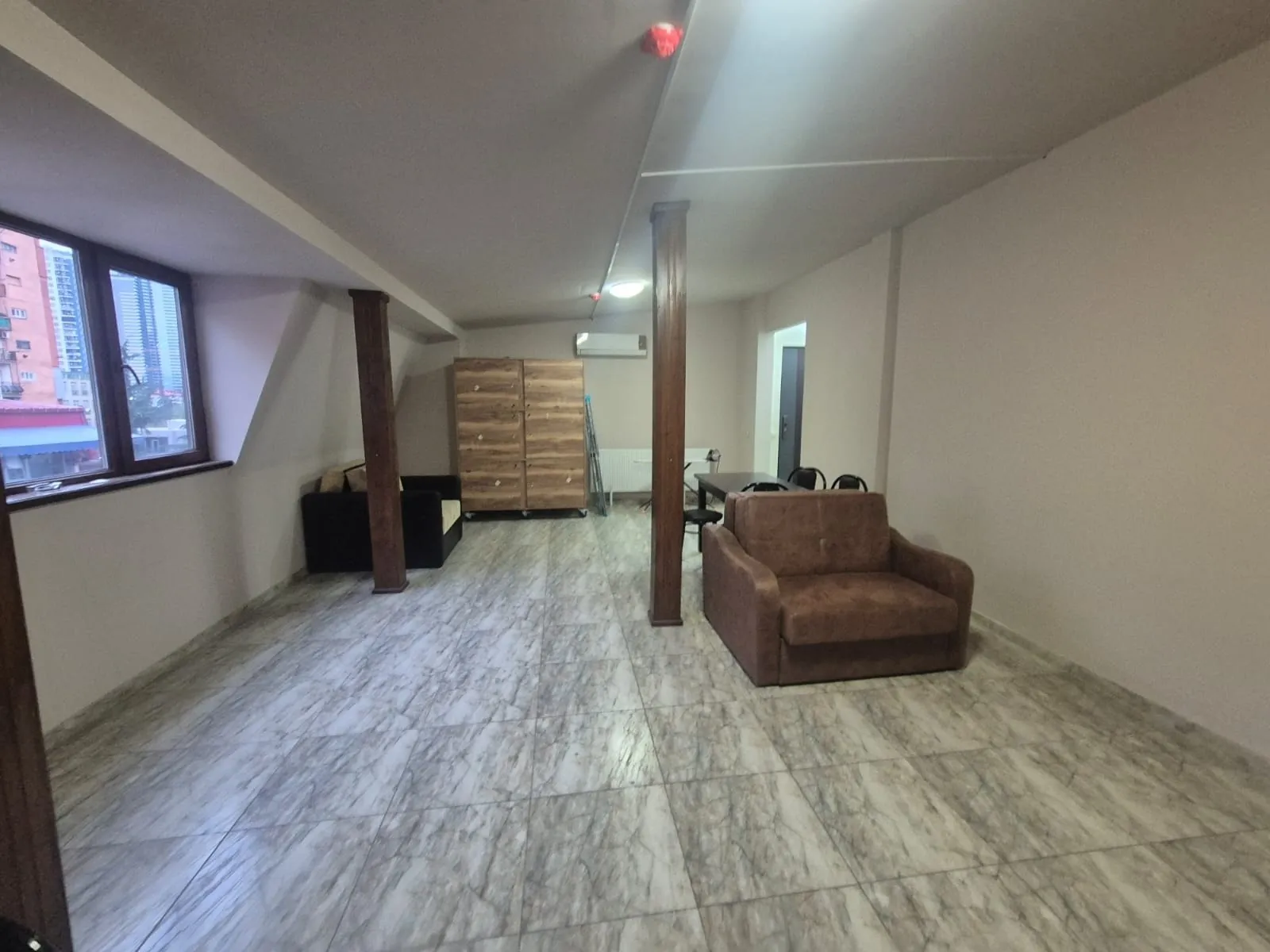 Квартира с двумя спальнями и санузлами в Батуми 3