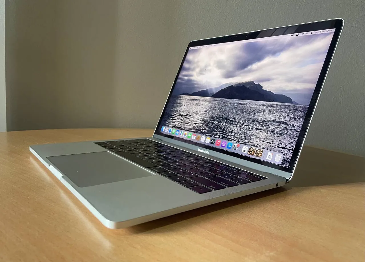 MacBook Pro 2017 13.3 i5 256GB 2