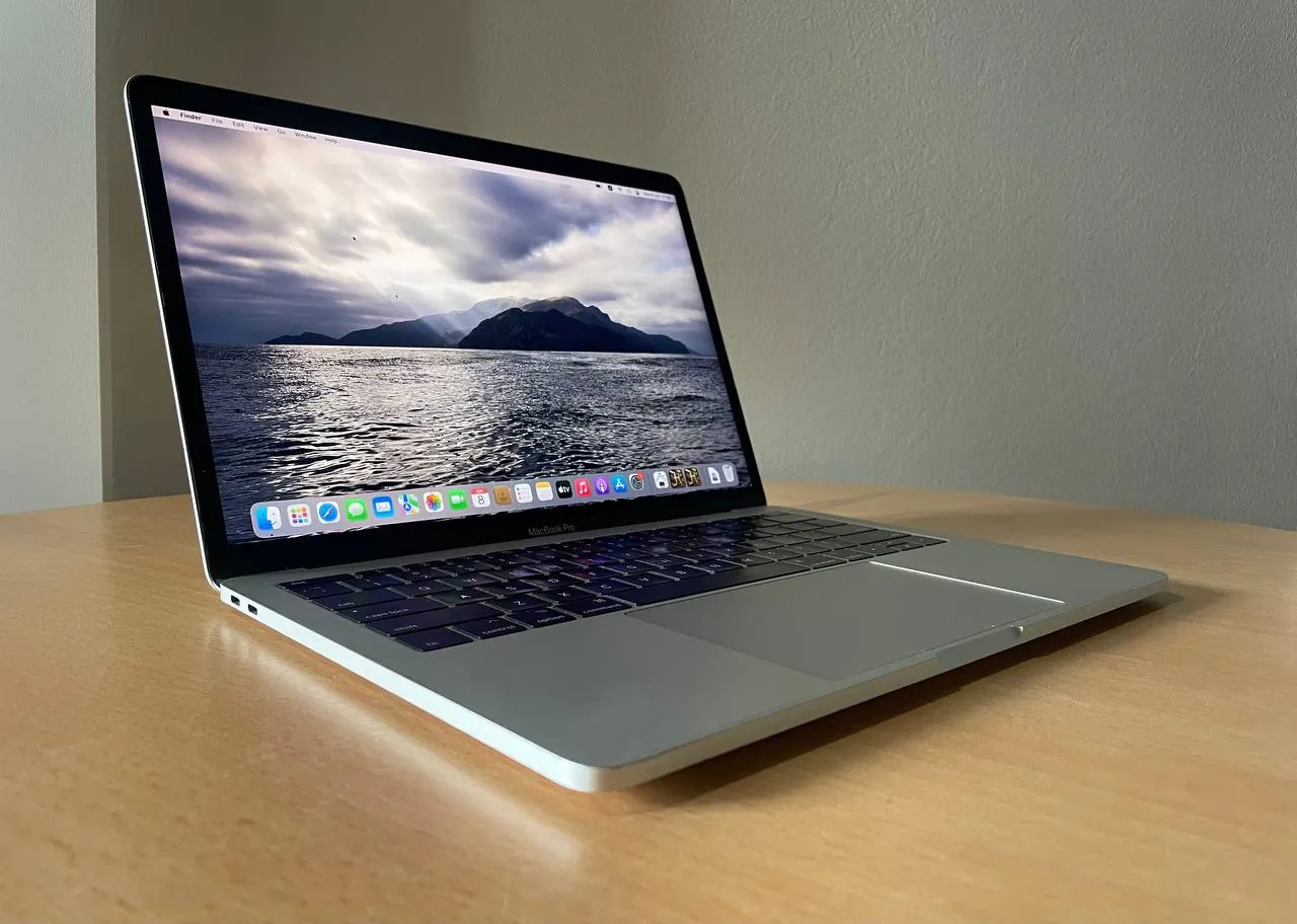 MacBook Pro 2017 13.3 i5 256GB 3