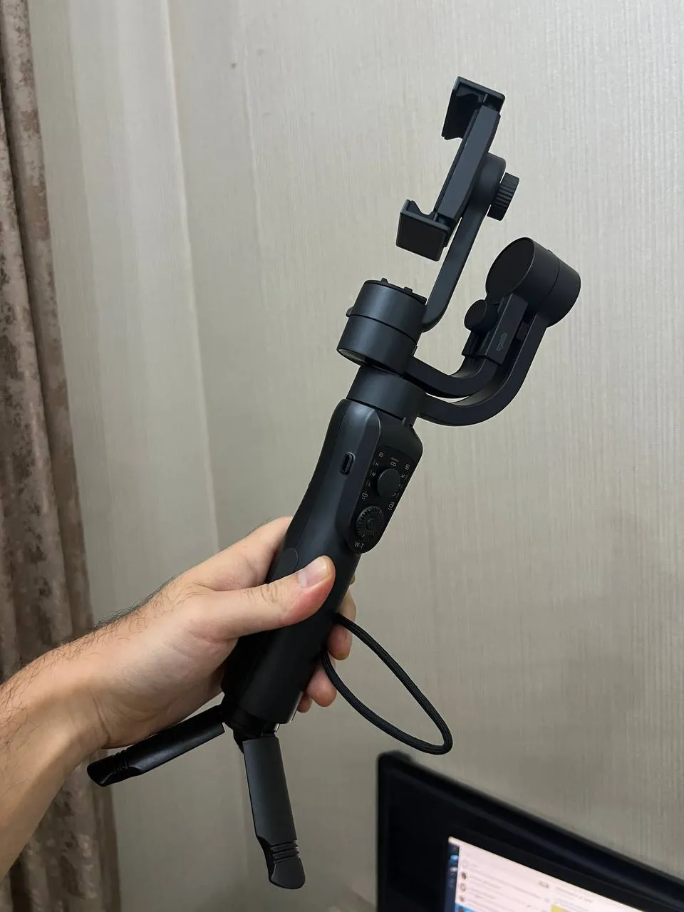Gimbal-стабилизатор S5B и селфи-палка для телефона 1