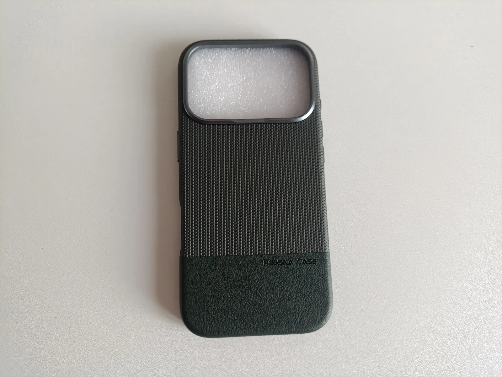 Чехлы для iPhone 17 и 17 Pro 2