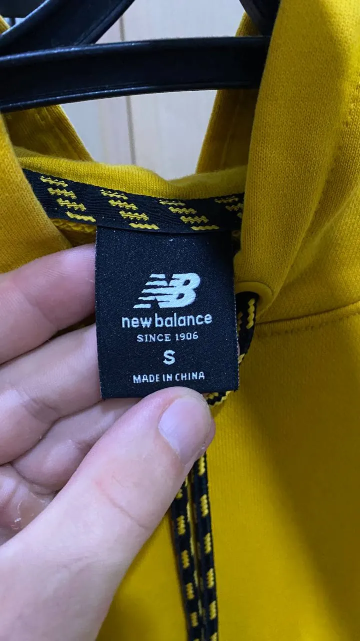 Толстовка New Balance с капюшоном 2