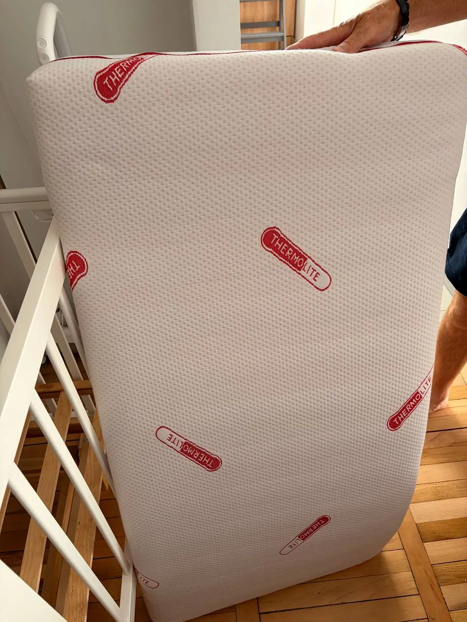 Детская кроватка с маятником и матрасом 4