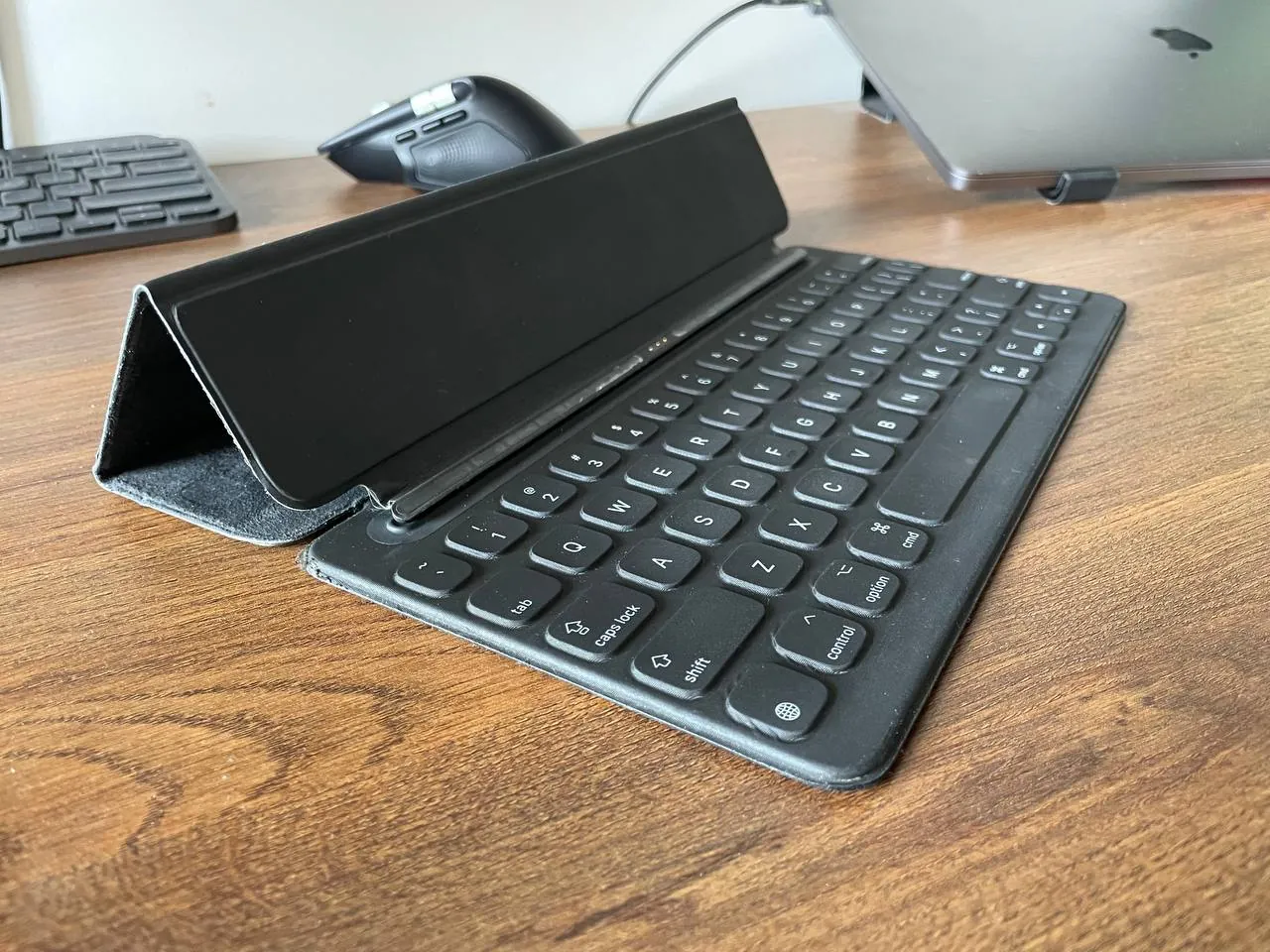 Клавиатура-чехол Apple Smart Keyboard 2
