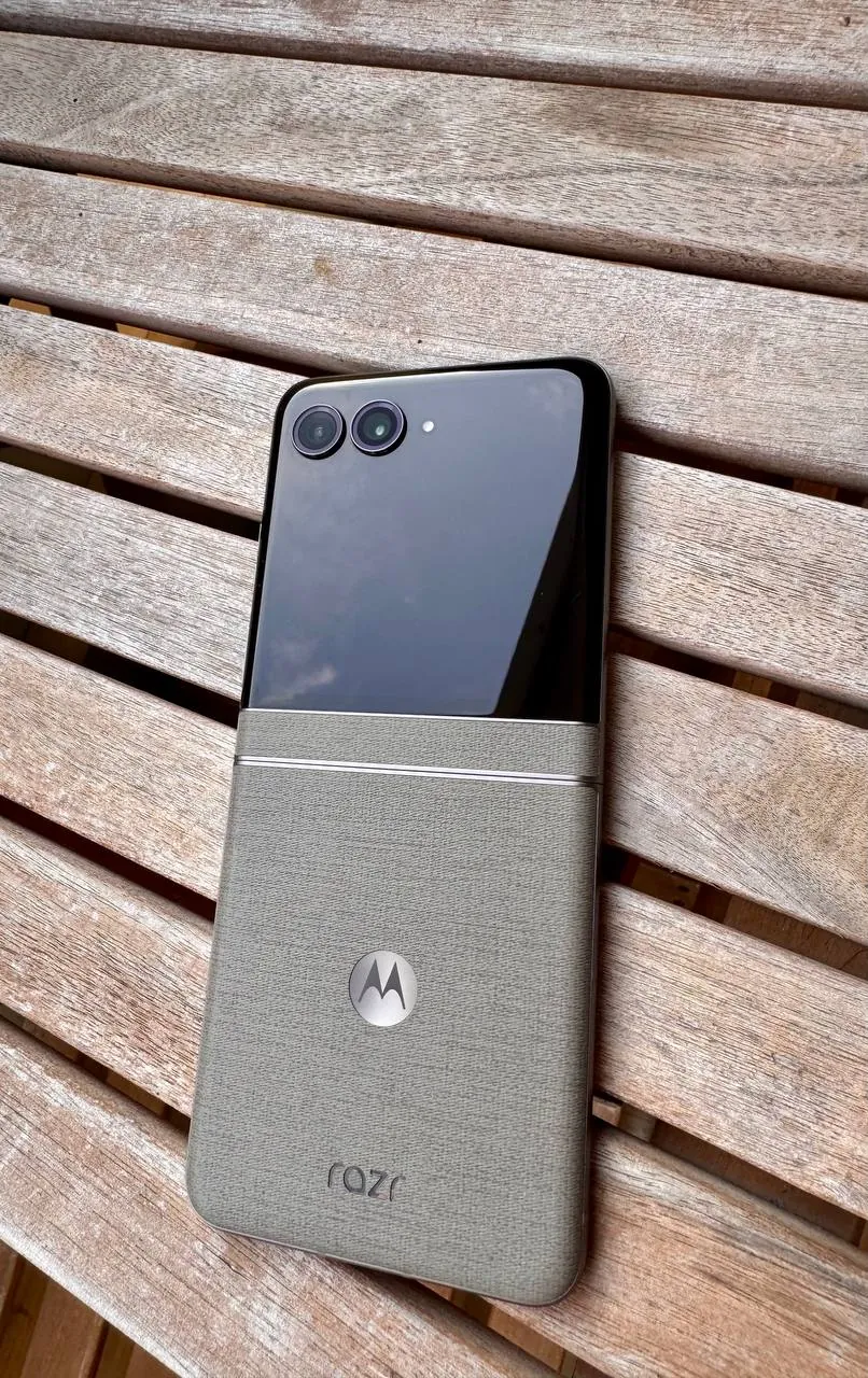 Смартфон Motorola RAZR 70 5G 8/256GB 1