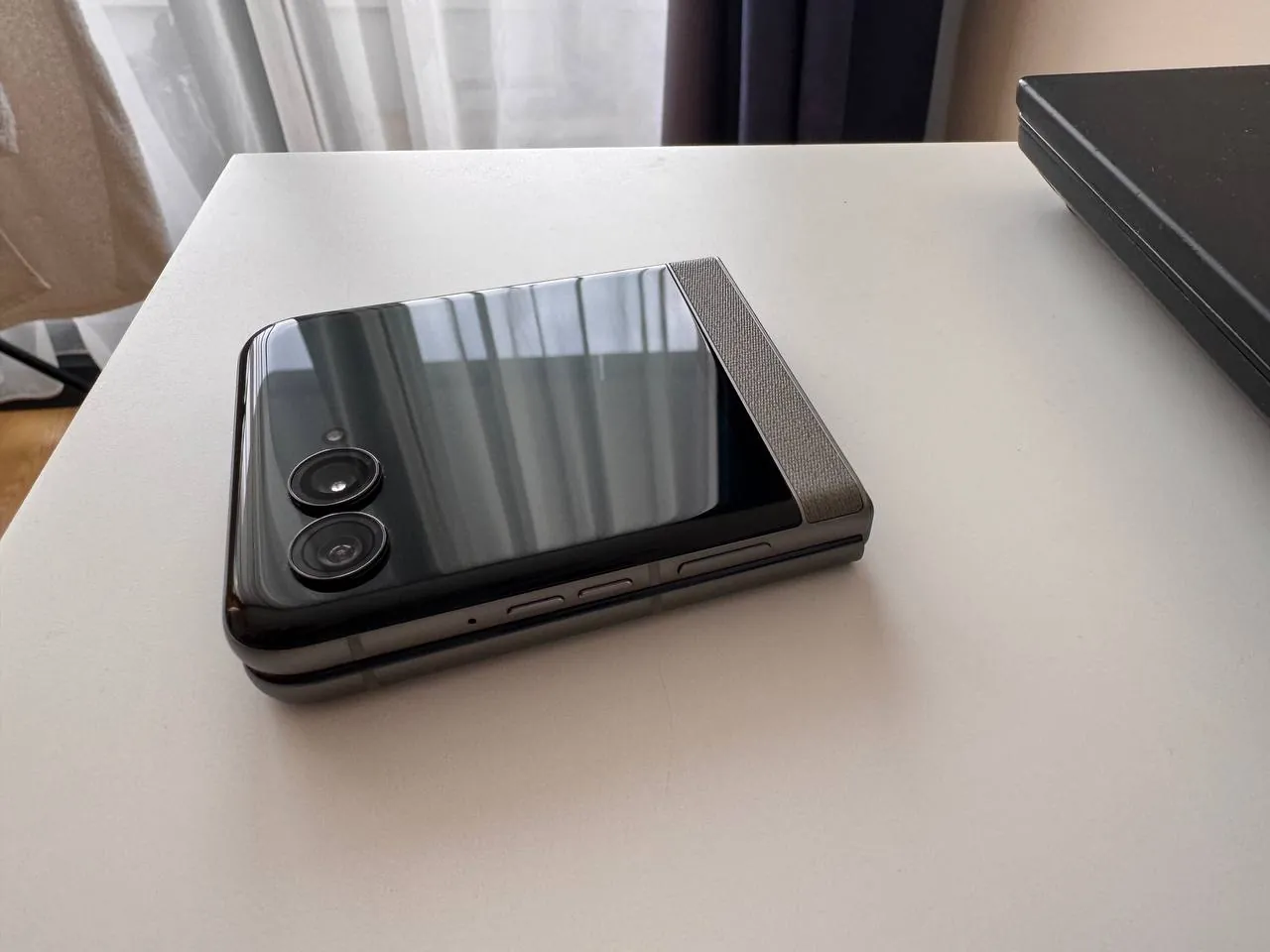 Смартфон Motorola RAZR 70 5G 8/256GB 5