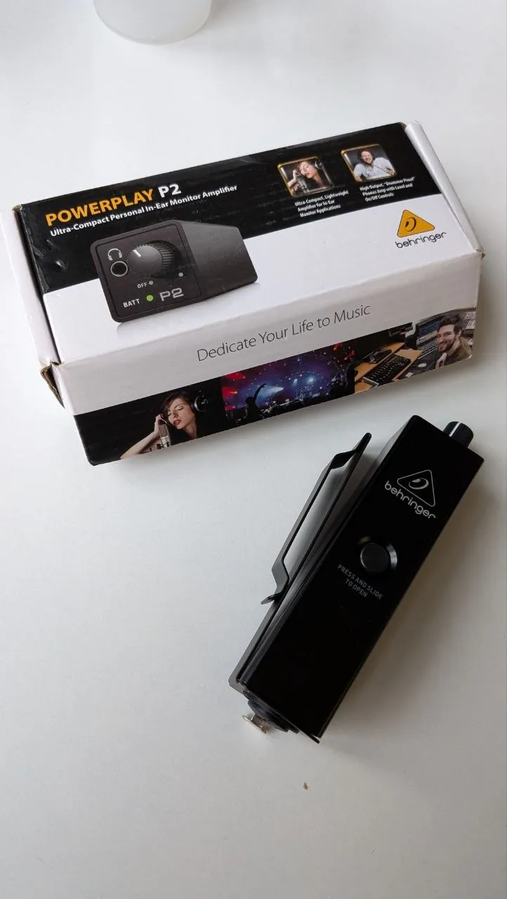 Усилитель Behringer Powerplay P2 для мониторинга 1