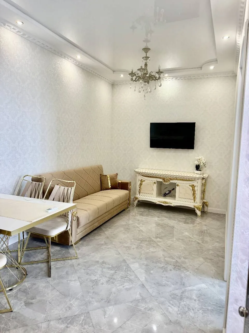 Квартира 60 м² с 2 спальнями у Аллеи Героев 4