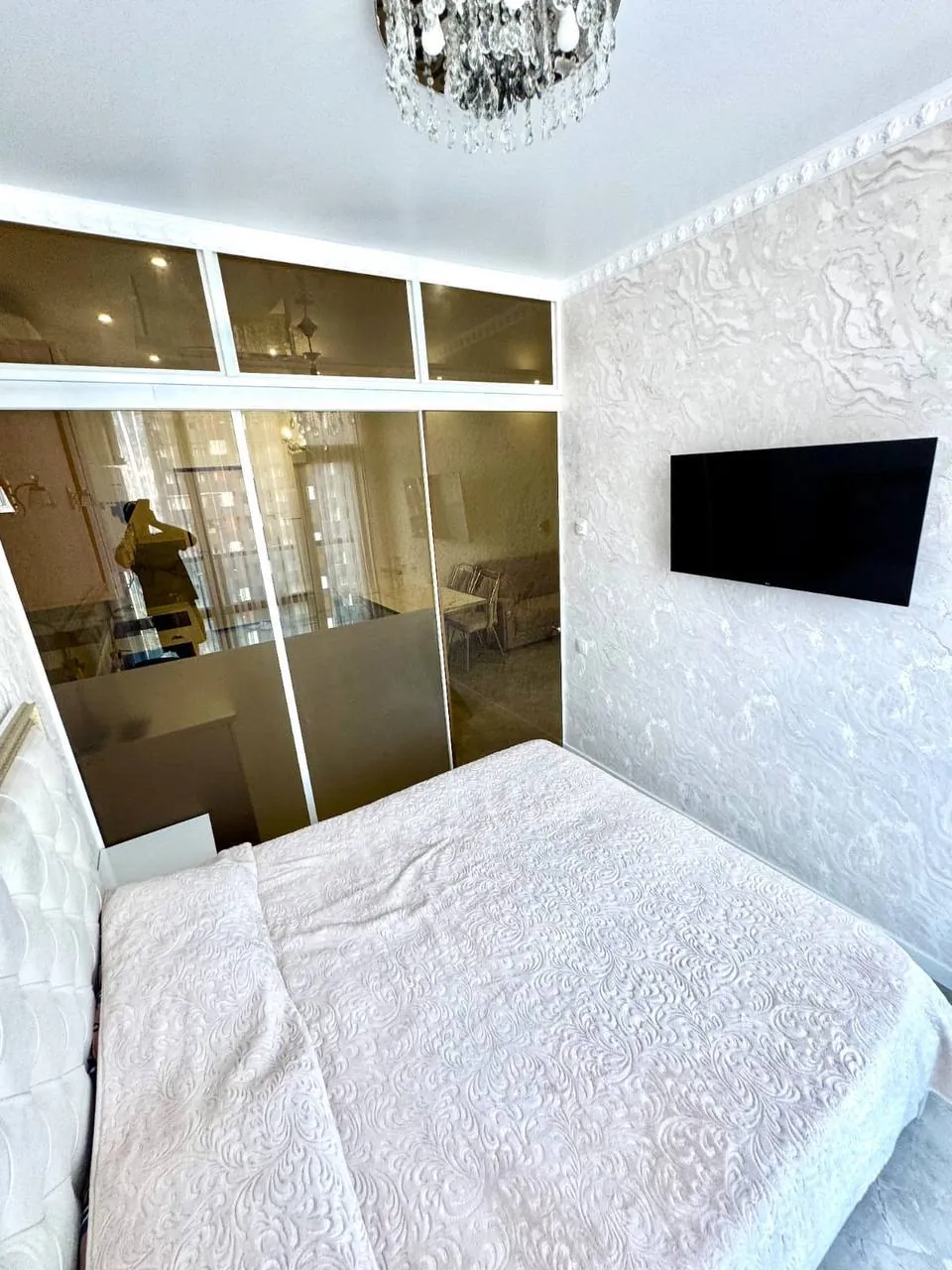 Квартира 60 м² с 2 спальнями у Аллеи Героев 8