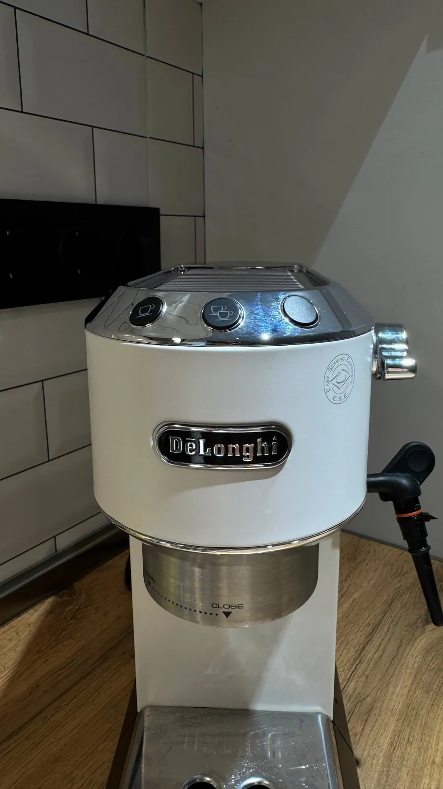 Рожковая кофемашина DeLonghi Dedica EC685 5
