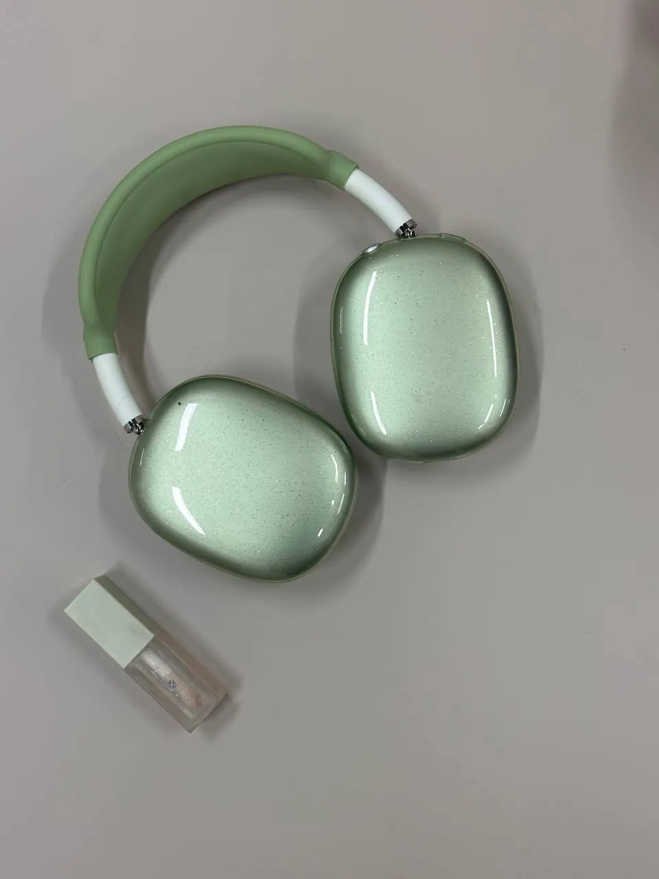 Apple AirPods Max зелёного цвета 2