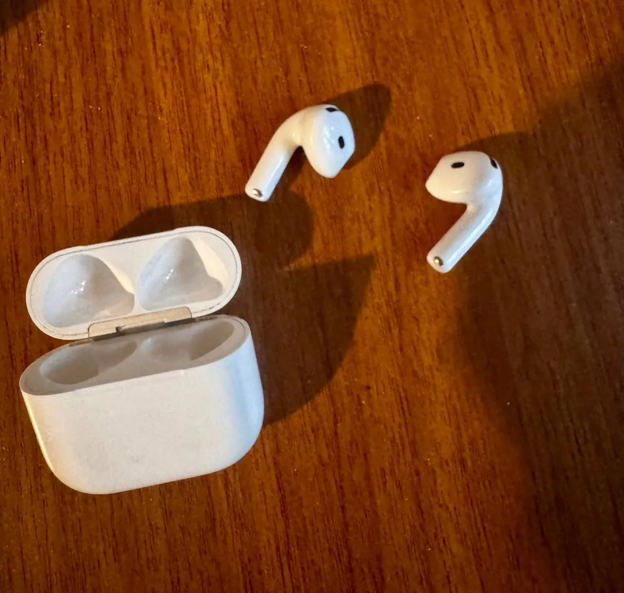 Apple AirPods 4 с шумоподавлением 1
