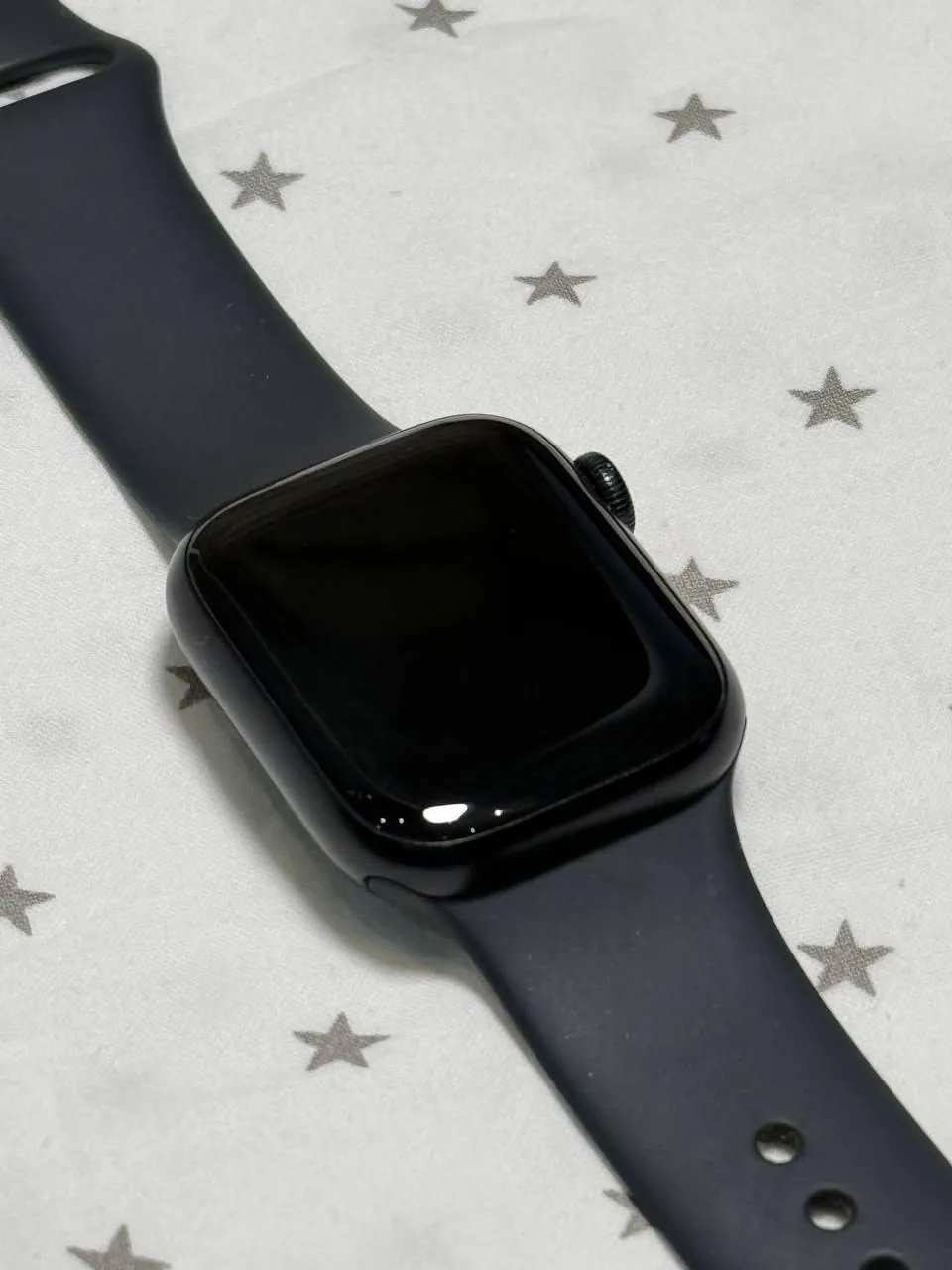 Apple Watch Series 8 и наушники Marshall Major IV 3