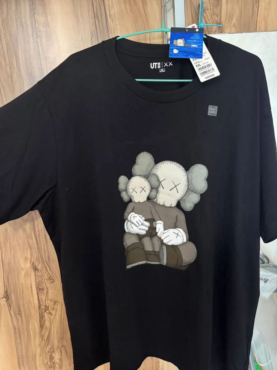 Футболка Uniqlo и Kaws коллаборация 1