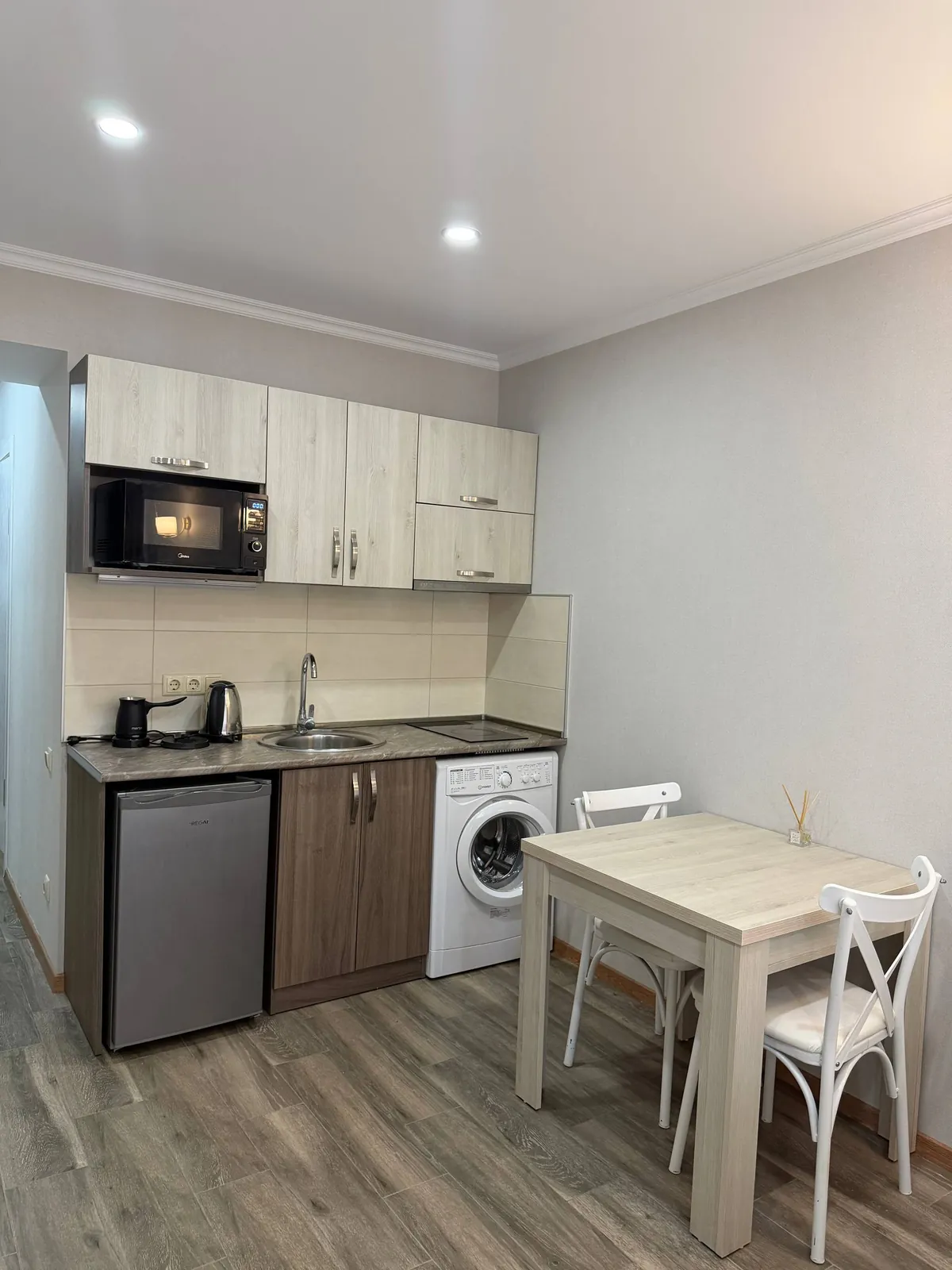 Меблированная студия 30 м² с балконом 2