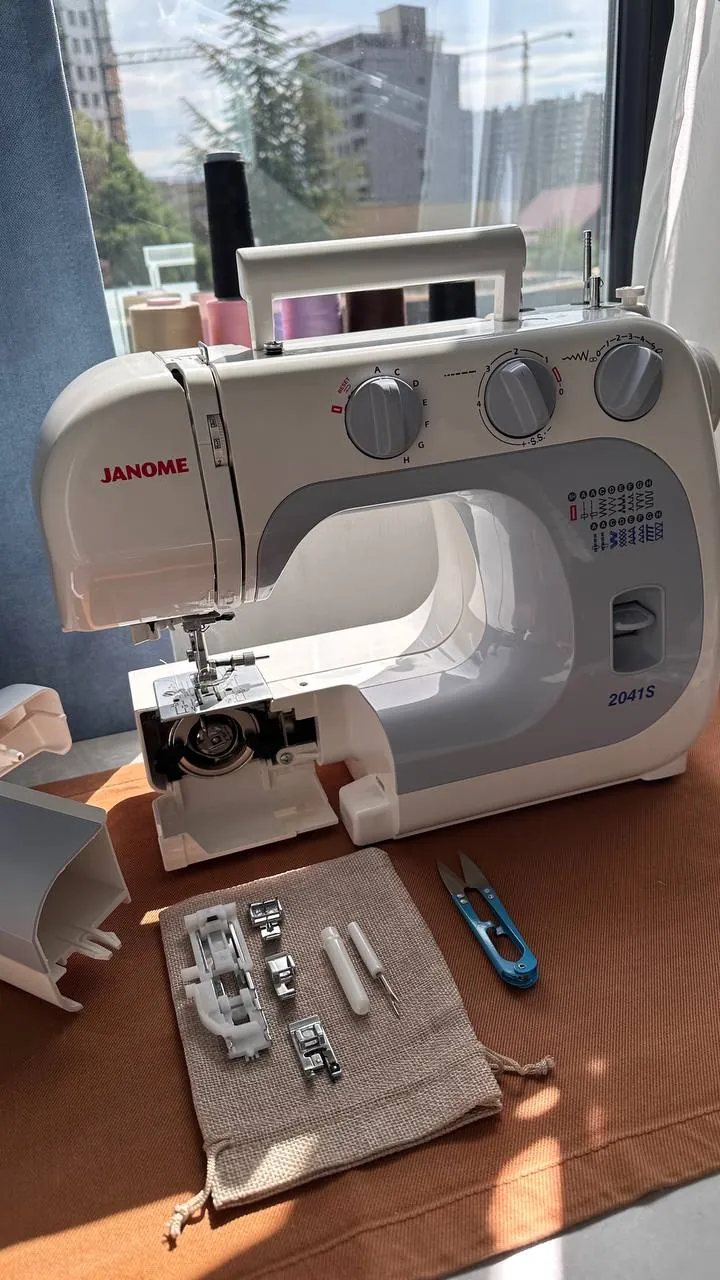 Швейные машины Janome, две модели на выбор 1