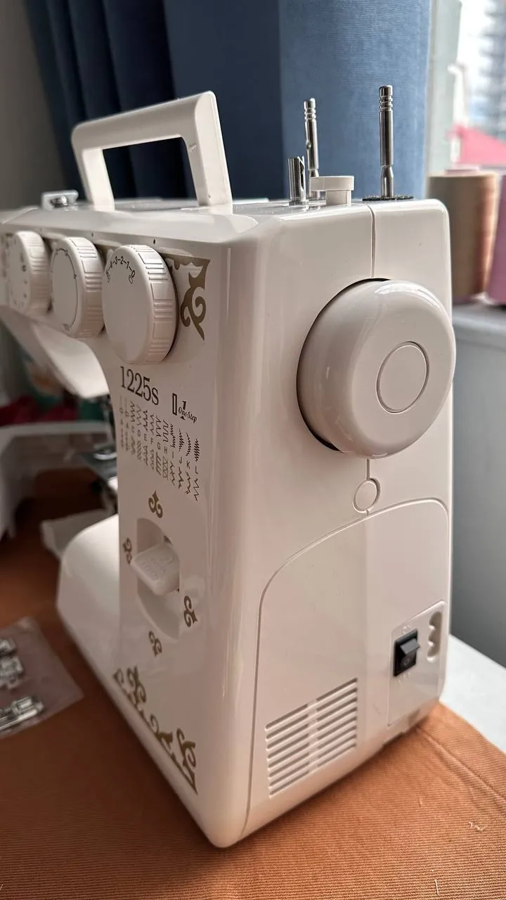 Швейные машины Janome, две модели на выбор 7