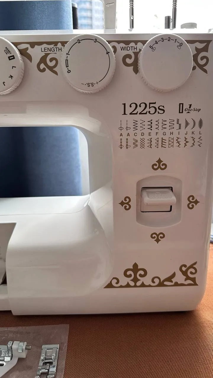 Швейные машины Janome, две модели на выбор 6