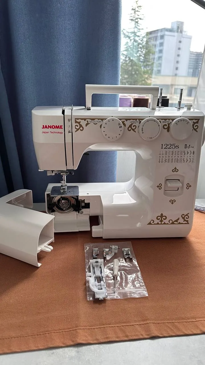 Швейные машины Janome, две модели на выбор 5