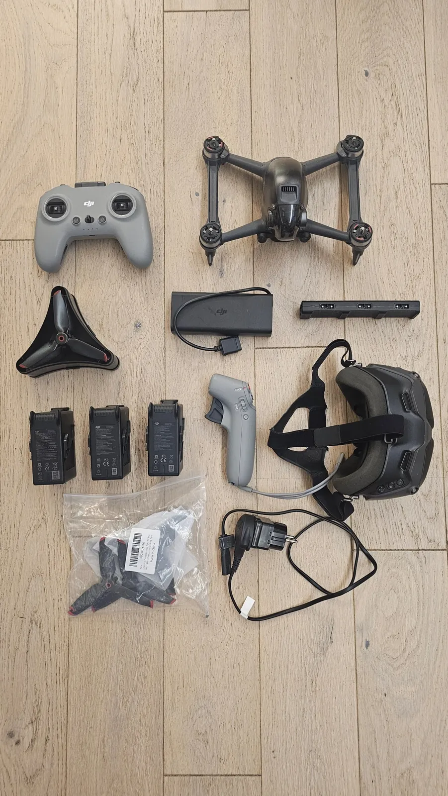 Дрон DJI FPV Fly More Combo 1