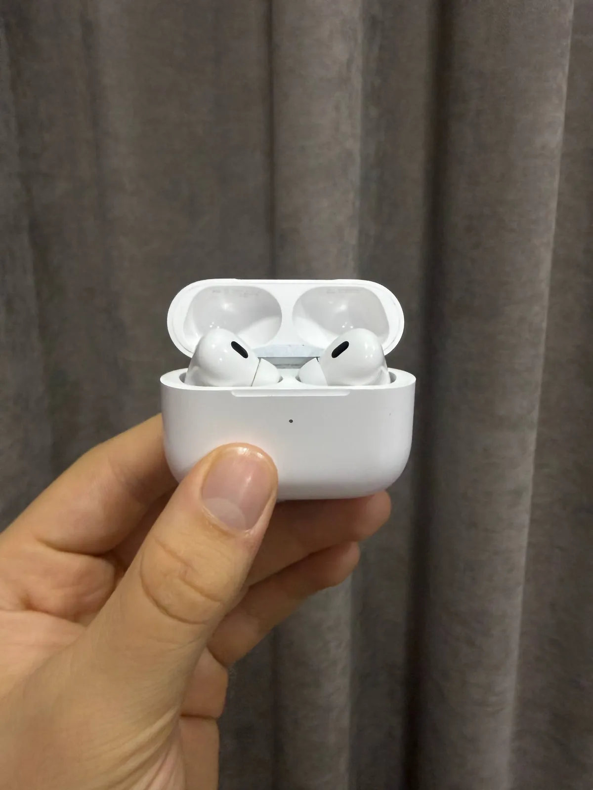 Apple AirPods Pro 2 и AirPods 4 б/у 2