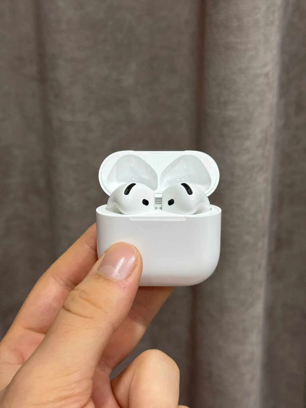 Apple AirPods Pro 2 и AirPods 4 б/у 1