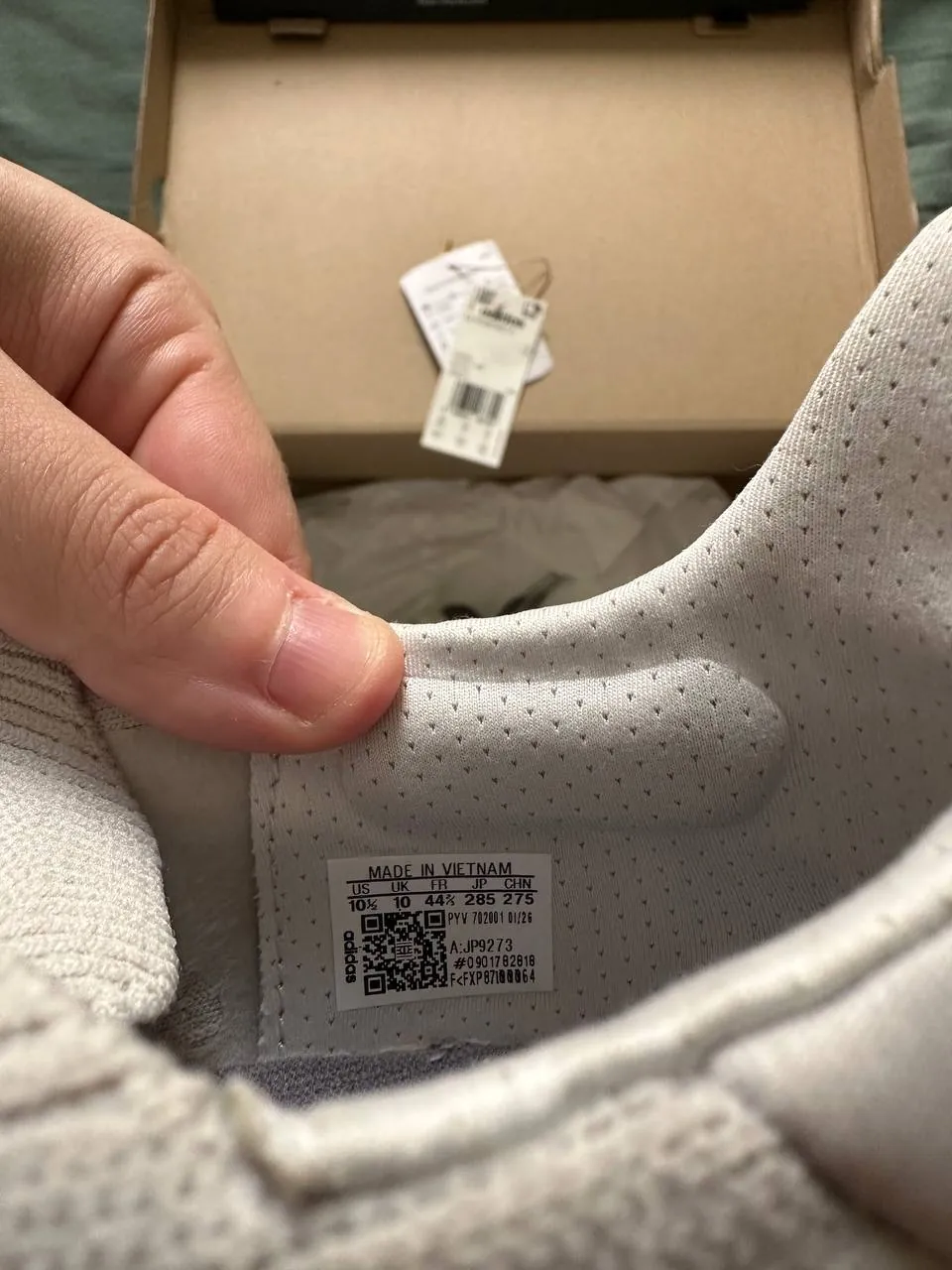 Кроссовки Adidas Ultraboost 5 в состоянии новых 4