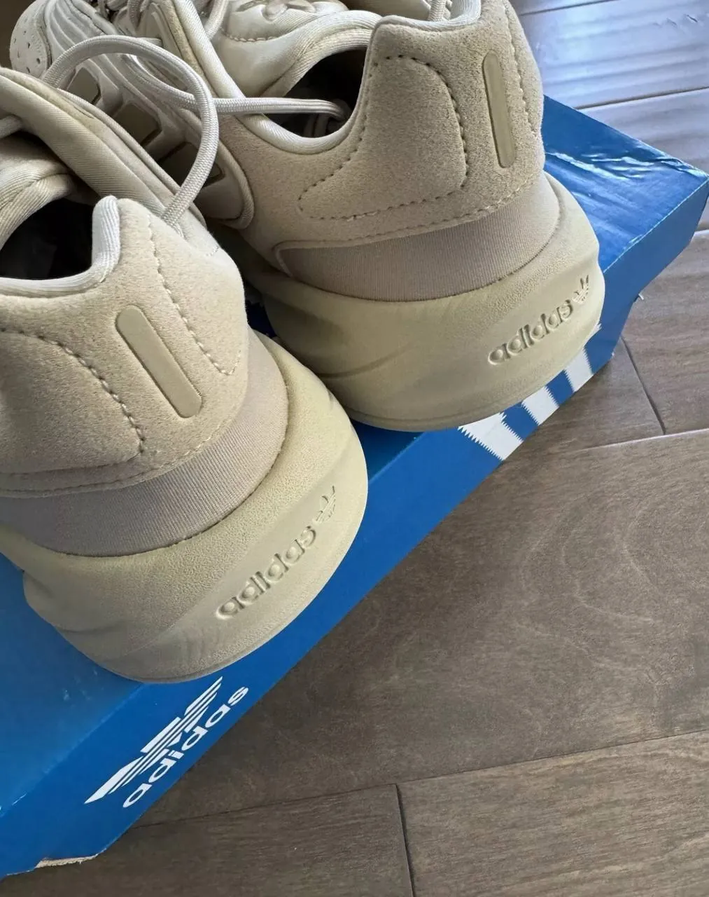 Кроссовки Adidas Ozelia, новые, 2 пары 9