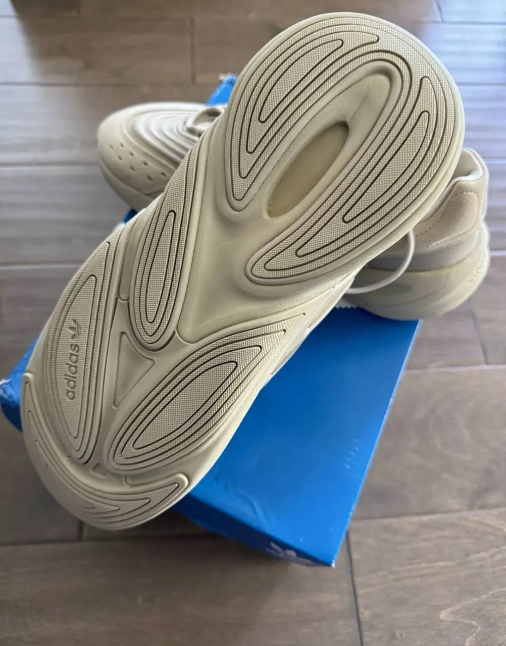 Кроссовки Adidas Ozelia, новые, 2 пары 10