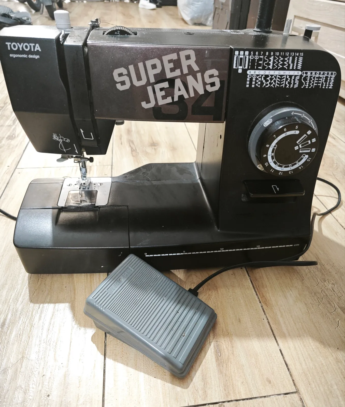 Швейная машина Toyota Super Jeans 34 1