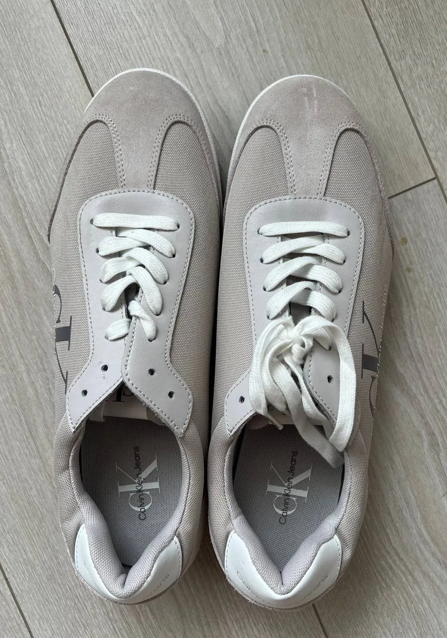 Кроссовки Adidas Ozweego и обувь Calvin Klein 8