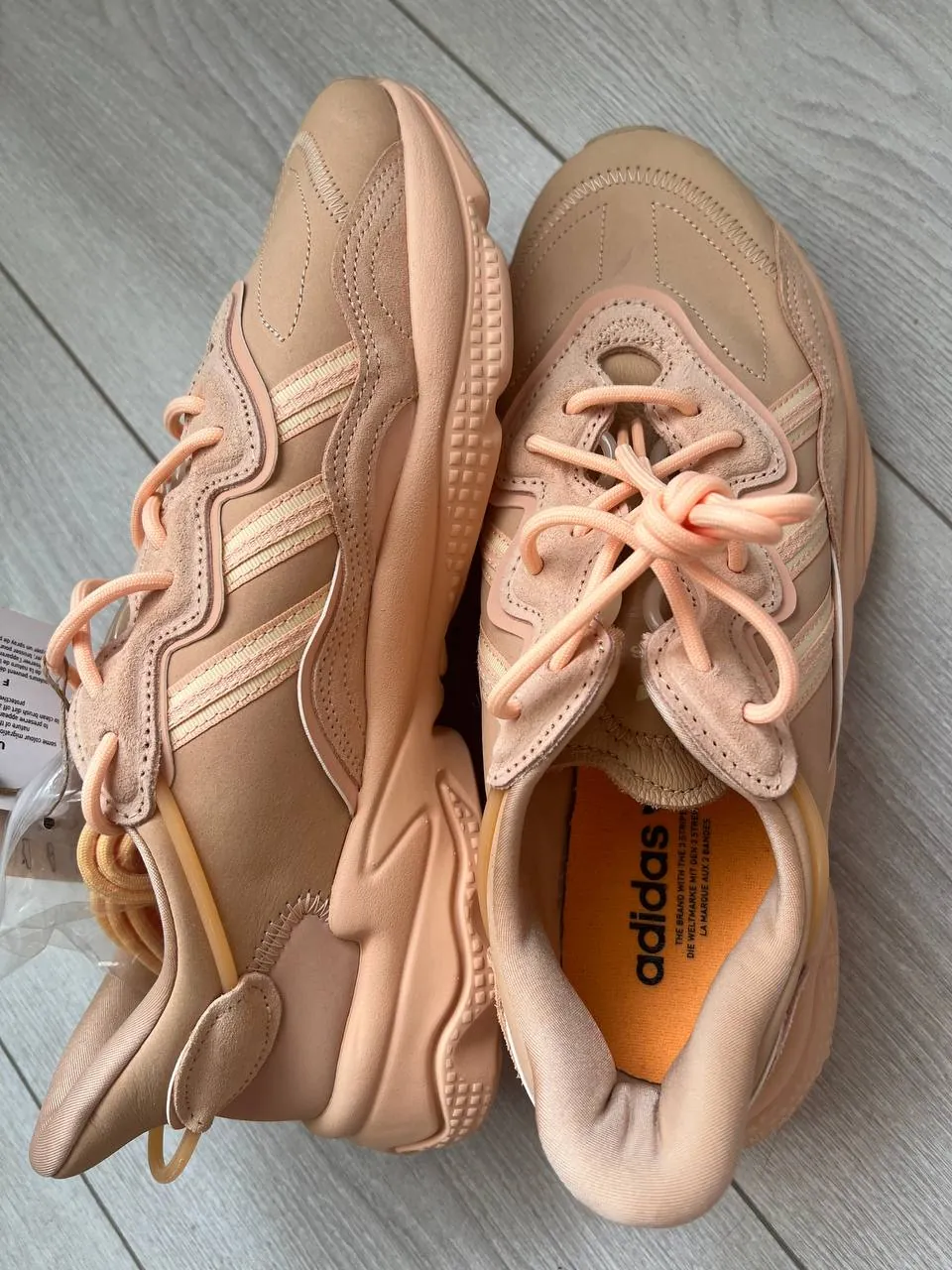 Кроссовки Adidas Ozweego и обувь Calvin Klein 2