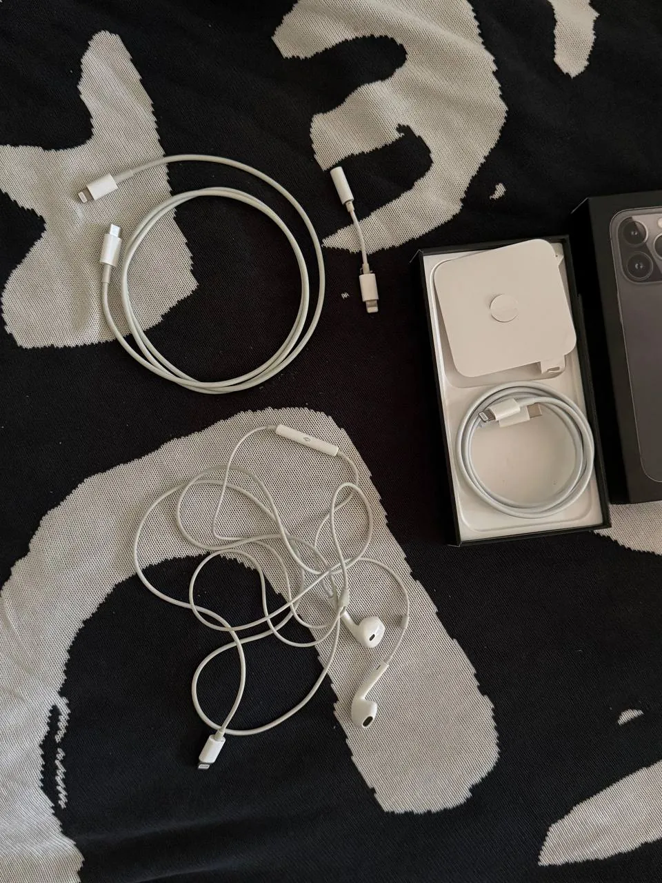 Аксессуары Apple для iPhone 13 Pro 1