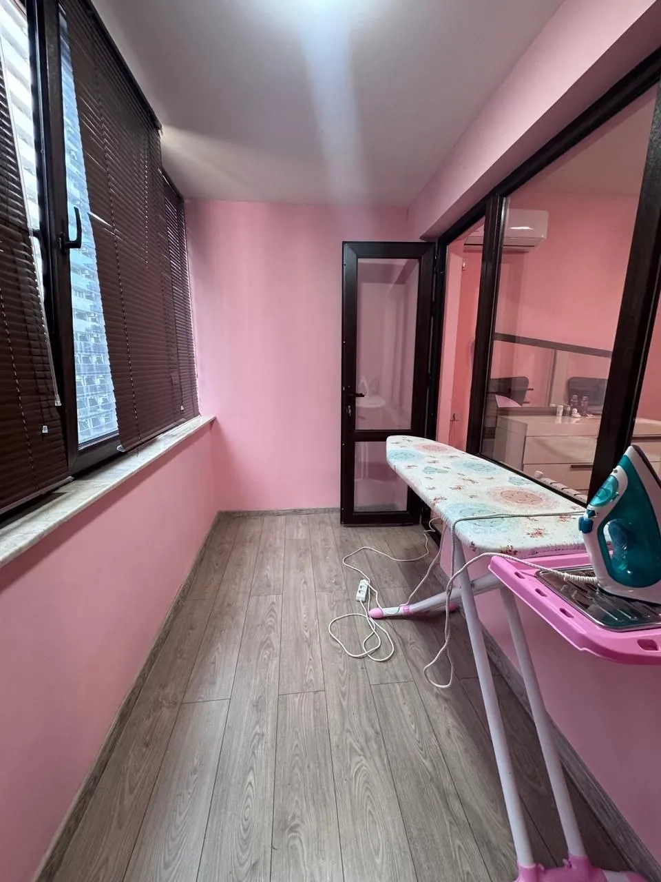 Квартира 82 м² с 2 комнатами на Инасаридзе 6