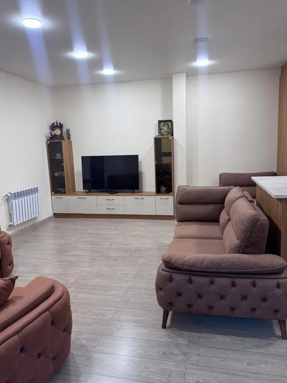 Квартира 82 м² с 2 комнатами на Инасаридзе 2