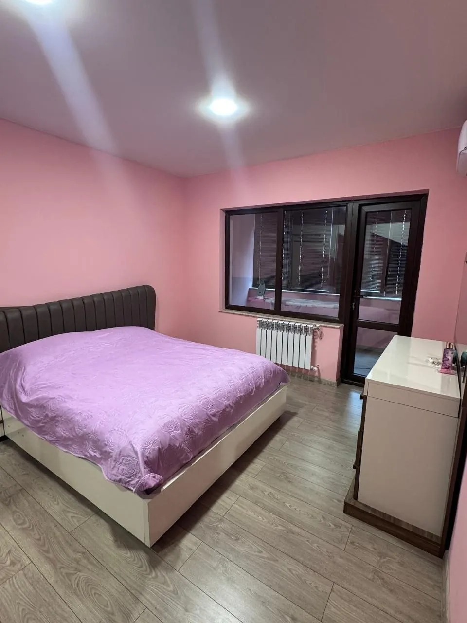 Квартира 82 м² с 2 комнатами на Инасаридзе 4
