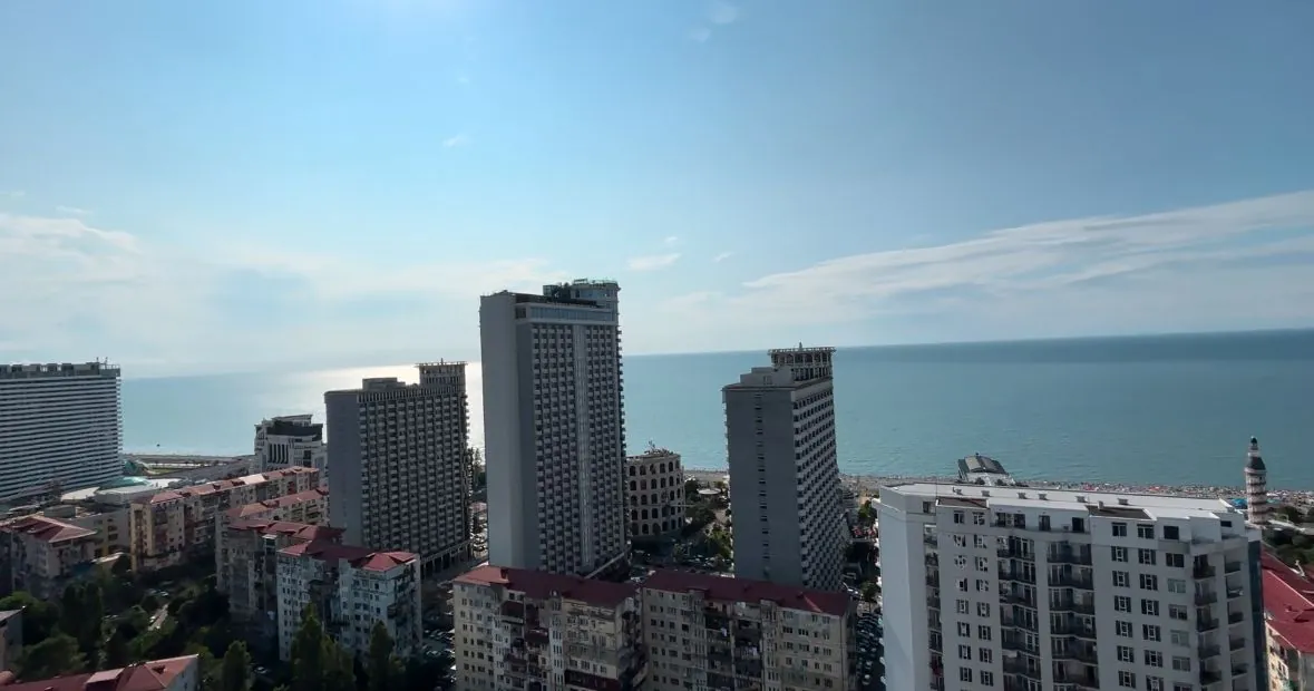 2-комнатная квартира 60 м² на Пиросмани в Батуми 1