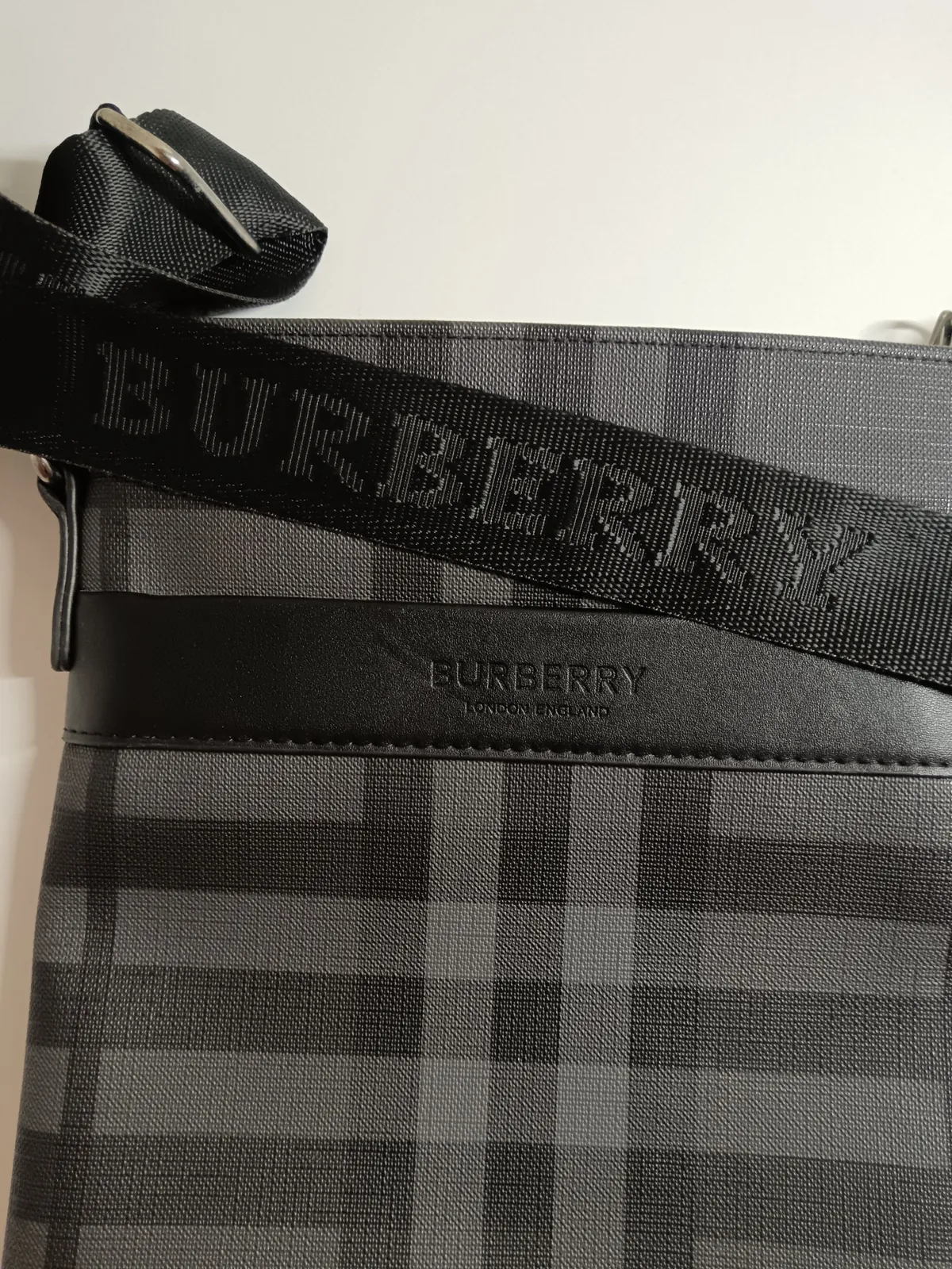 Сумка Burberry реплика в отличном состоянии 5