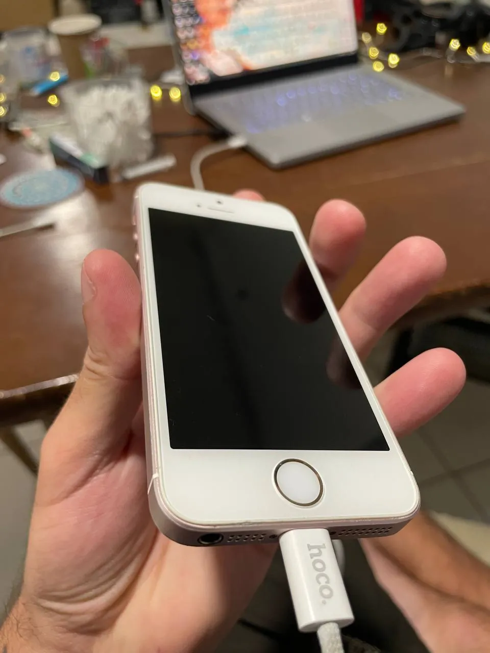 IPhone SE 2016 32 ГБ с неисправным SIM-модулем 1