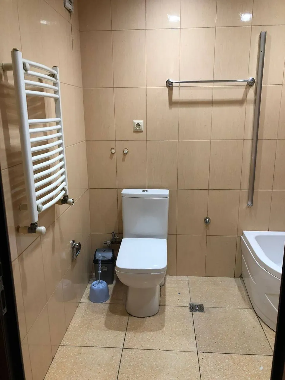 Квартира 56 м² с 1 спальней на Парнаваз Мепе 10