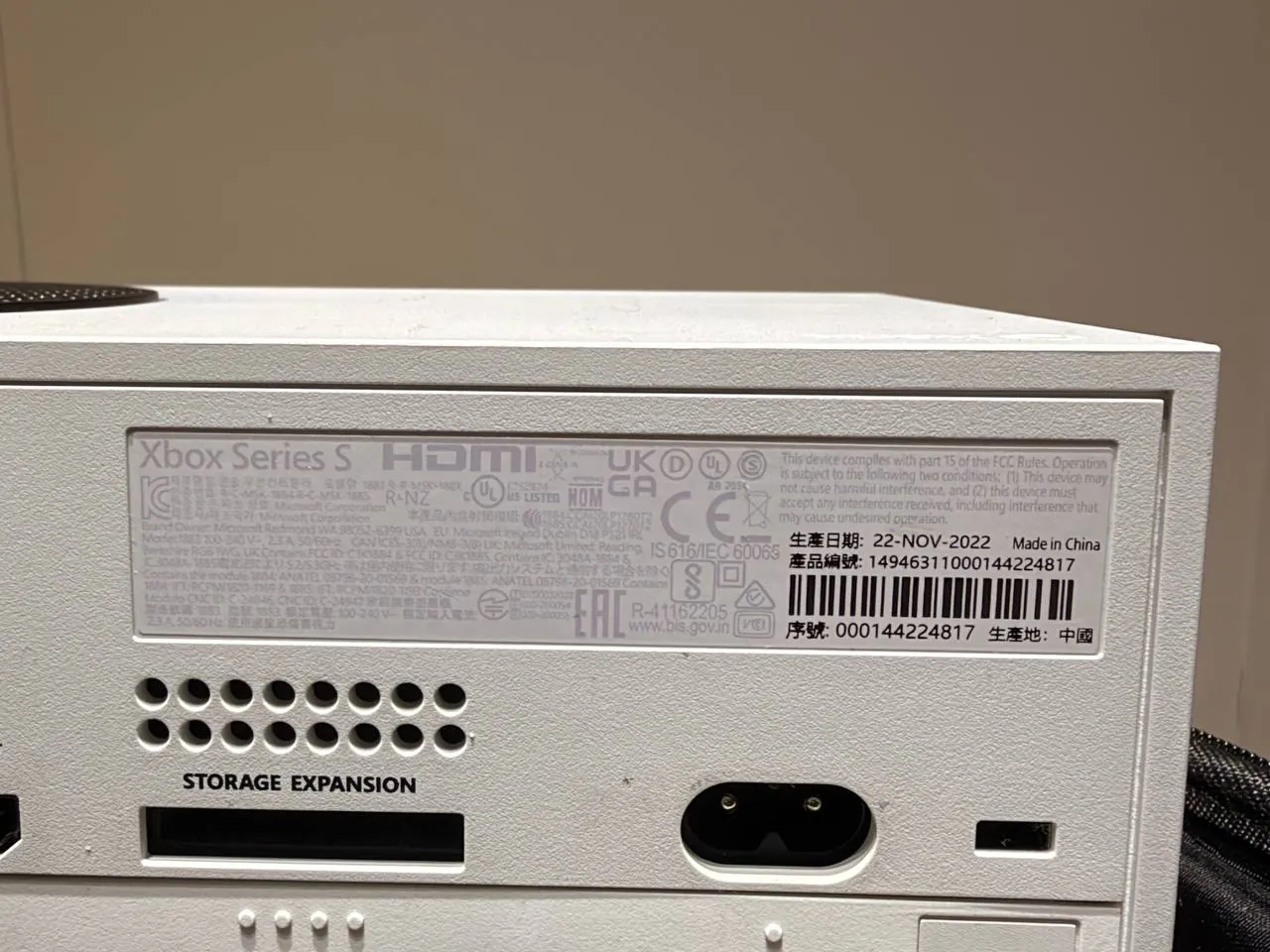 Игровая приставка Xbox Series S с двумя джойстиками 4